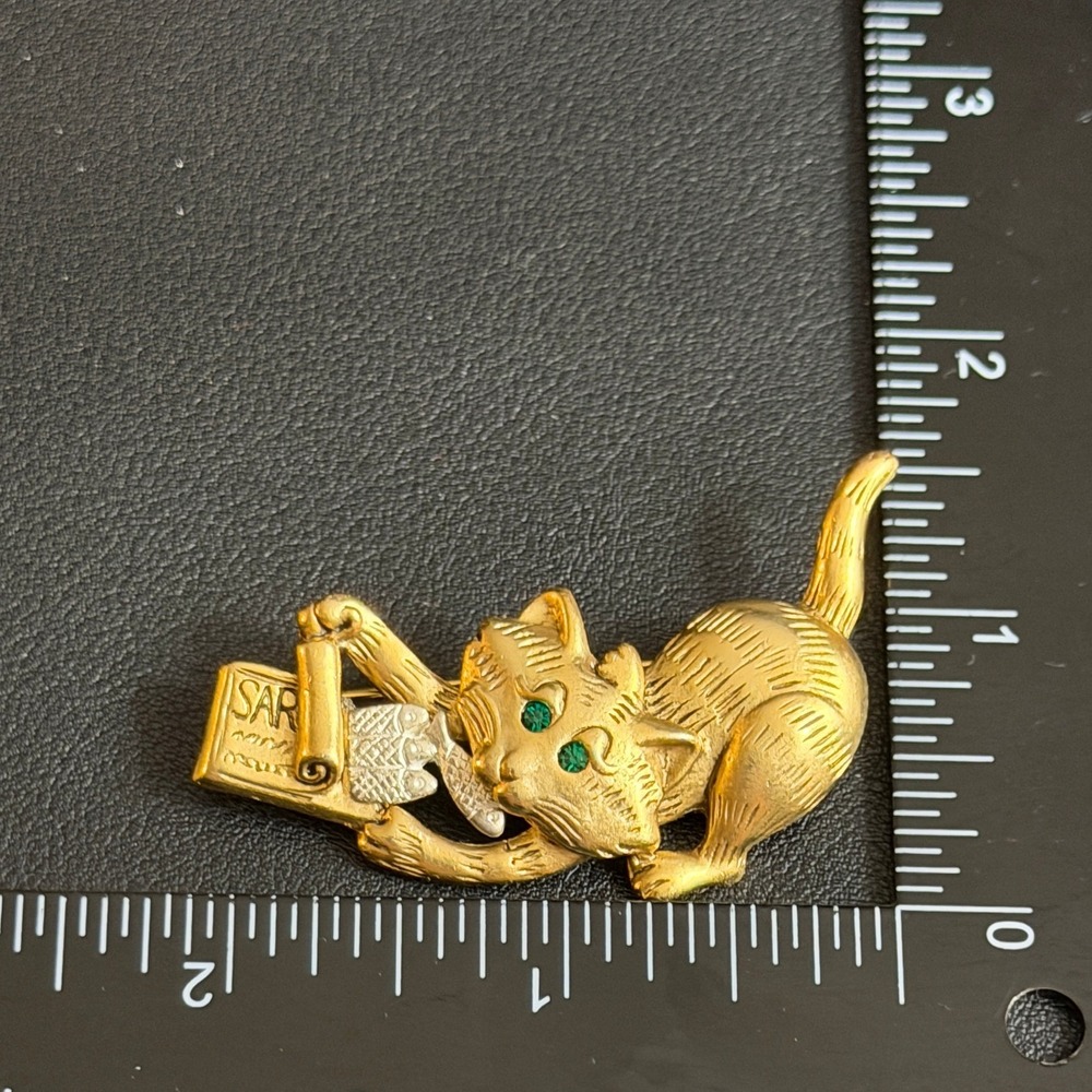 Vintage DANECRAFT Cat Brooch Green Rhinestone Eye Pin Gold Tone Sardine - Picture 5 of 8
